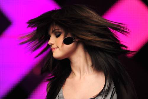 selena-gomez-films-falling-down-11.jpg