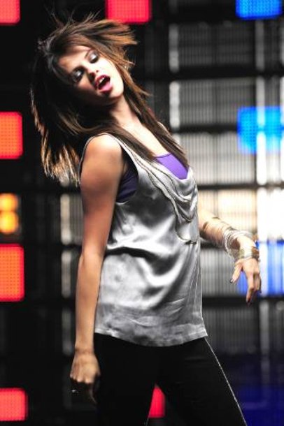 selena-gomez-films-falling-down-12.jpg